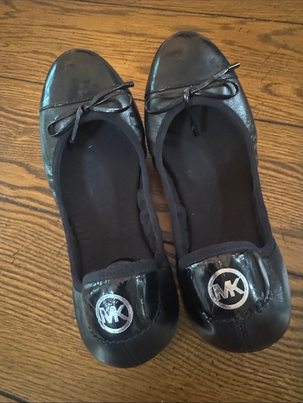 Michael Kors Black Leather Logo Ballet Flats with Bow, comfy and cute, 8 1/2-9